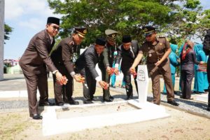 Dalam Rangka Peringati Hari Pahlawan Ke-74 Kapolres Lampung Selatan Ziarah Makam Pahlawan – INFOBERITA.ID