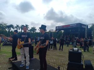Pagelaran Music Sigermob, Hipni Bermain Gitar