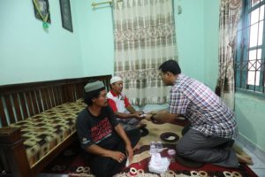 Rycko Menoza SZP Mengujungi Kediaman Keluarga Duka Akbar