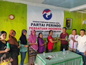 Cegah Virus Corona, H. Aribun Sayunis Bagikan Sabun Antiseptik