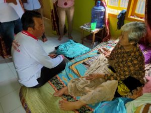 Tak Hanya fogging dan Bagi Sabun, Aribun Sayunis Beri Tali Asih di Ketapang