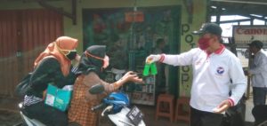 DPD Perindo Lamsel Bagikan 5000 Botol Antiseptik di Natar