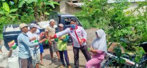 Bantu Masyarakat, Aribun Sayunis Door to door  Bagikan Sabun Antiseptik