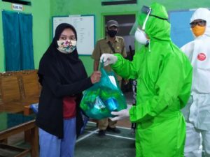 Pemkab Lamsel Bantu 30 Warga Jati Agung