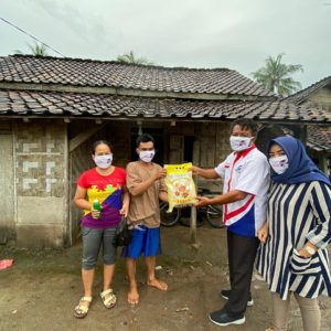 Aribun Sayunis Bagikan Sembako di 21 Desa Kecamatan Palas