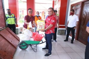 Pemkab Lamsel Salurkan 3000 Paket Sembako di 3 Kecamatan Yang Terpapar Covid-19