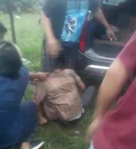 Polisi Beserta Istri Selamatkan Penjambret Dari Amukan Massa