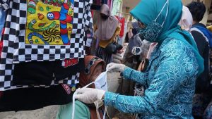 Lawan Covid-19, Pjs. TP PKK Lamsel Pori Karlia Kembali Gebrak Masker di Natar