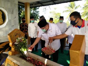 TEC dan Partai Golkar Lamsel Kembali Ziarah Ke Makam Pahlawan Radin Inten II