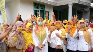 Blusukan di 5 Kecamatan, Istri TEC Banjir Permintaan Foto
