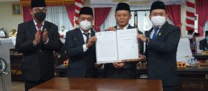 DPRD Lamsel Gelar Paripurna Dalam Rangka Pengesahan Bupati dan Wakil Bupati Terpilih