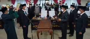 DPRD Lamsel Lantik Untung Setia Budi Gantikan Darol Kutni