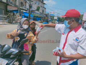 Rutinitas Sosial, Aribun Sayunis Berbagi Sabun dan Masker