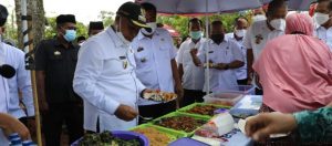 Dukung Pelaku UMKM, Nanang Ermanto Borong Jajanan