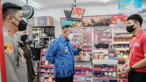 Bupati Lamsel Sidak Terkait Kelangkaan Miyak Goreng