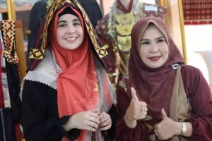Risty Tagor Kepincut Kain Inuh Lampung Selatan