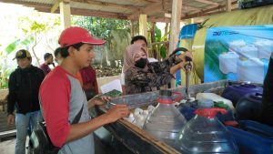 Gandeng PT PPI, Disdagperin Lamsel Mulai Distribusikan Minyak Curah