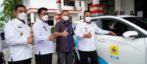 Bupati Lamsel Test Drive Mobil Listrik Milik PT. PLN Persero Tanjung Karang