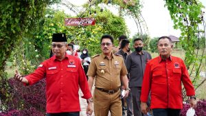 Mantan Sekda Lampung Sutono Kunjungi Kebun dan Perpustakaan Edukasi