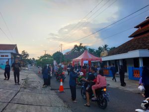 Pemuda Pemudi Desa Palembapang Berbagi Keberkahan Ramadhan