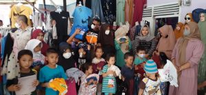 Berbagi Kebahagiaan, ASN Polres Lamsel Fadli Ajak Anak Yatim Beli Baju Baru Untuk Lebaran