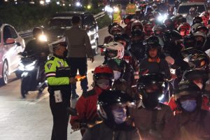 Polres Lamsel Kawal Pemudik