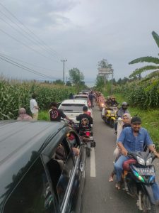 Terjadi Antrian Panjang Berjam-Jam di Tanjakan Pantai Maja-Pantai Batu Kapal