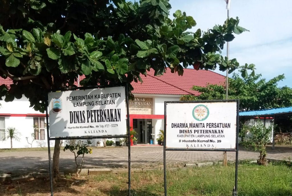 Arogan ! Oknum Kabid di Lamsel Coba Rebut HP dan Halangi Wartawan Saat Liputan