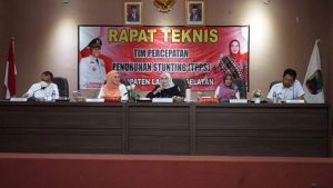 Winarni Berikan Bantuan Kursi Roda Untuk Yuni Yang Mengalami Kelumpuhan Sejak Lahir