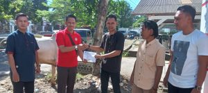Pemkab Lamsel Serahkan Hewan Kurban Untuk Wartawan