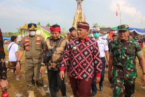 Hadir Bersama Umat Hindu, Bupati Lamsel Akan Jadikan Upacara Ngaben Massal Sebagai Tradisi Wisata Tahunan