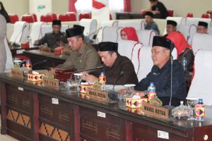 DPRD Lamsel Rapat Paripurna Dalam Rangka Penyampaian Ranperda Perubahan APBD TA 2022