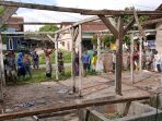 Khawatir Roboh, Rumah Bambu Dirobohkan Untuk Dibangun Permanen