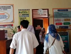 Staf Disnaker Berhamburan, Melihat Asap Membumbung Keluar dari MCB Listrik