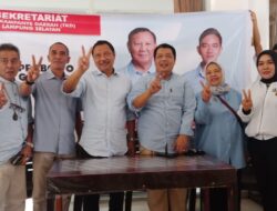Tingkatkan Gizi Masyarakat, Tim Pemenangan Prabowo Gibran Bagikan Susu