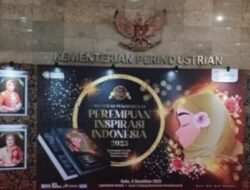 Bunda Winarni Nanang Ermanto Menerima Penghargaan Sebagai Perempuan Inspirasi Indonesia 2023