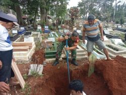 Peduli Warga, Babinsa Bantu Gali Liang Kubur