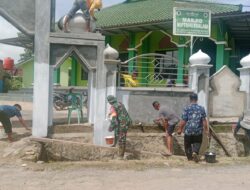Sambut Bulan Suci Ramadhan 1445 H, Babinsa Bersama Warga Perindah Masjid Miftahussalam