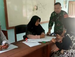 Babinsa Koramil 421-06/Natar Dampingi Verifikasi Penerimaan Siswa Baru SMPN 1 Natar