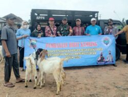 Sukseskan Program Ketahanan Pangan, Babinsa Dampingi Penyaluran Bantuan Ternak Kambing