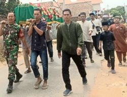 Ikut Berbela Sungkawa, Babinsa Koramil 421-06/Natar Melayat Kerumah Duka Diwilayah Binaan