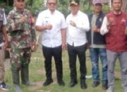 Anggota Komisi IV DPRD Lamsel Bersama Dinas Sosial Salurkan Bantuan Kepada Korban Angin Puting Beliung