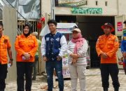 Bersama Basarnas Lampung, Anggota DPRD Lamsel Bayu Prasetyo SE., Gotong Bantu Benahi Rumah Warga Korban Puting Beliung