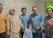 Anggota DPRD Lamsel Agus Sartono Serahkan Bantuan Kursi Roda Kepada Warga Suak Kecamatan Sidomulyo