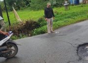 Fraksi PAN DPRD Lamsel Agus Sartono SE., Warning Pemprov Lampung Segera Perbaiki Jalan Amblas di Desa Sidomulyo