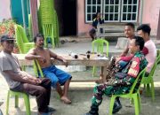 Babinsa Rulung Raya, Komsos Bersama Warga Dan Pantau Wilayah Binaan