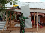 Babinsa Bantu Pemasangan Atap Rumah Milik Warga Binaan