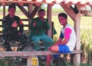 Babinsa Rulung Sari Komsos Dengan Petani, Sebagai Wujud Kepedulian Guna Meningkatkan Hasil Pertanian