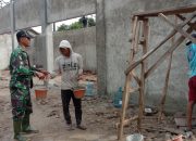Dukung Penguatan Ekonomi Desa, Babinsa Koramil 421-06/Natar Dampingi Pembangunan Gedung Koperasi Desa Kelurahan Merah Putih di Krawang Sari