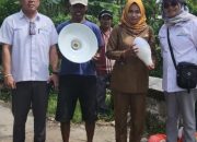 Setitik Cahaya untuk Negeri, PTPN IV Regional VII Kebun Rejosari Salurkan Bantuan Lampu Penerangan Fasilitas Umum